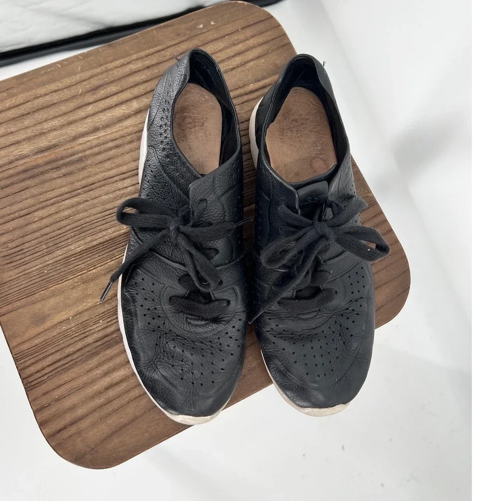 UGG Tye Stardust Black Pebbled Leather Perforated Sneakers 1092577 Womens 7